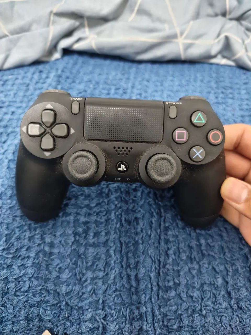Controle de PS4 praticamente sem uso