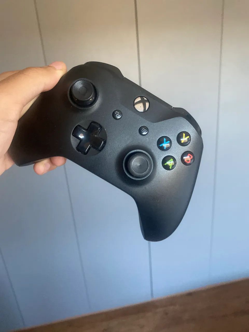Xbox one s com 500gb 2 controles  - Foto 5
