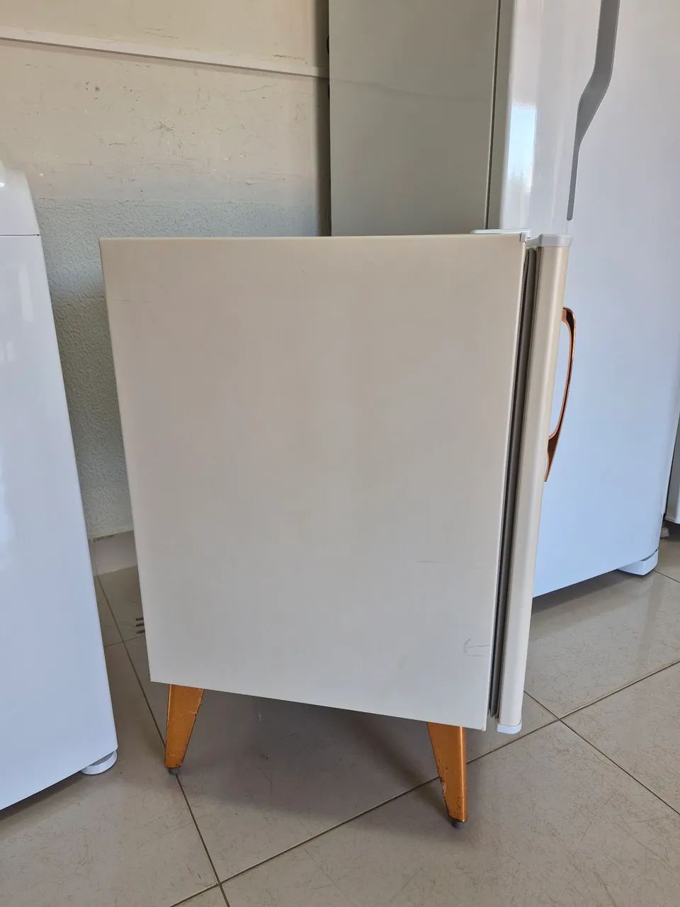 Frigobar Brastemp modelo retrô 76 litros  - Foto 3