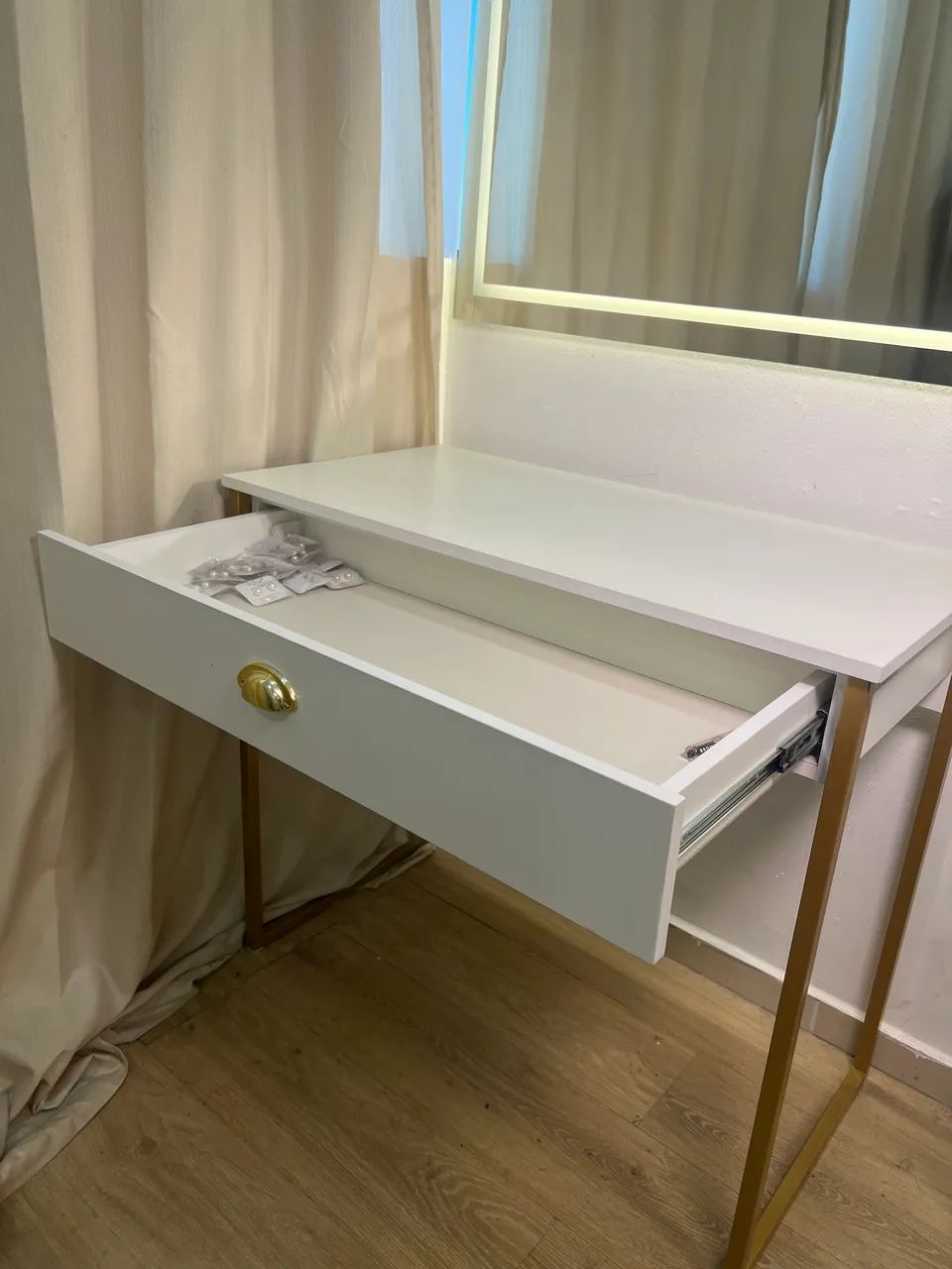 Bancada para Maquiagem/Penteadeira com Gaveta - Branco e Dourado - Foto 4