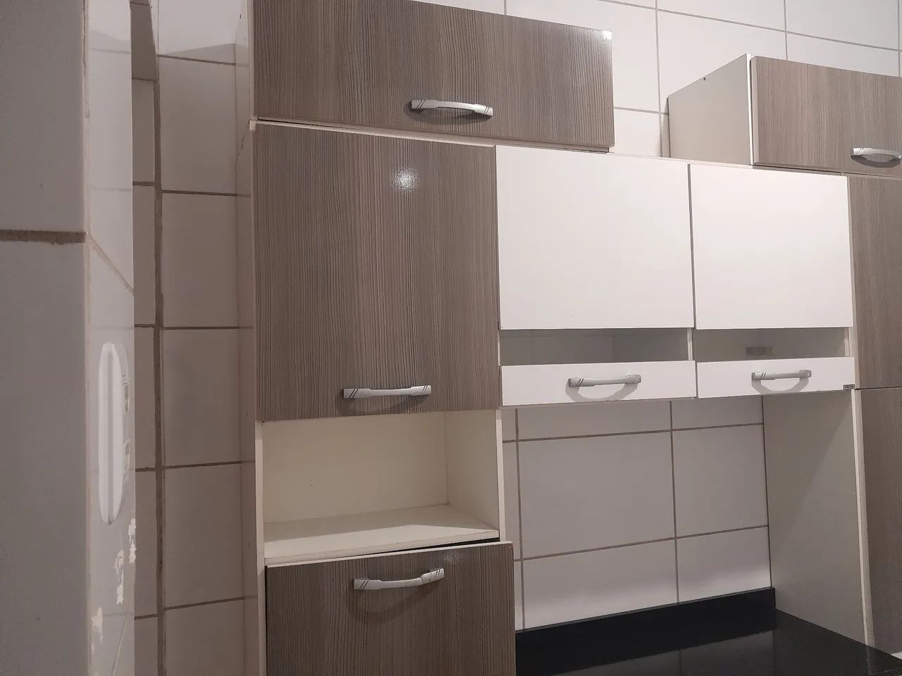 Vende-se um guarda-roupa e um armário de parede de cozinha  - Foto 2