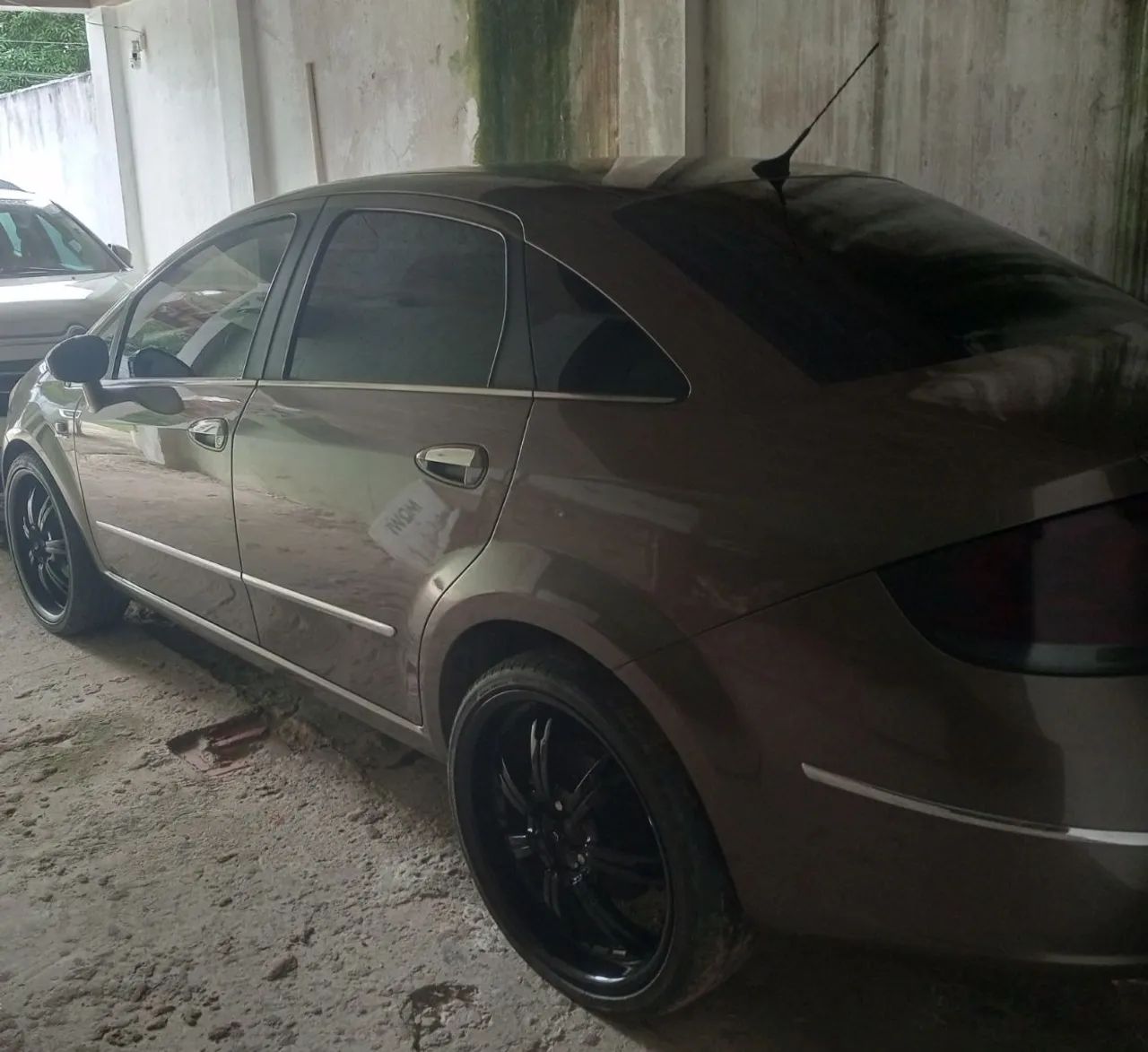 Fiat Linea Absolute 1.9/1.8 Flex Dualogic 4P 2010 - Foto 4
