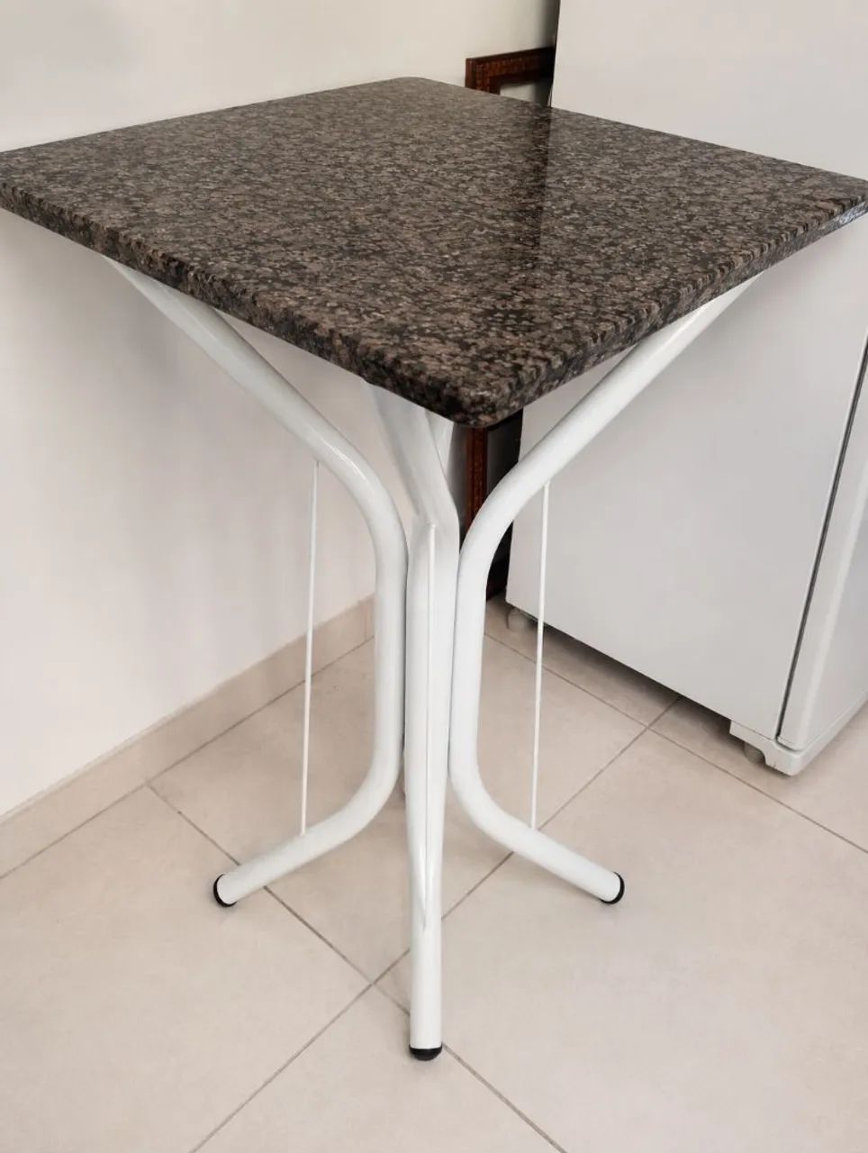 Mesa pequena de mármore 