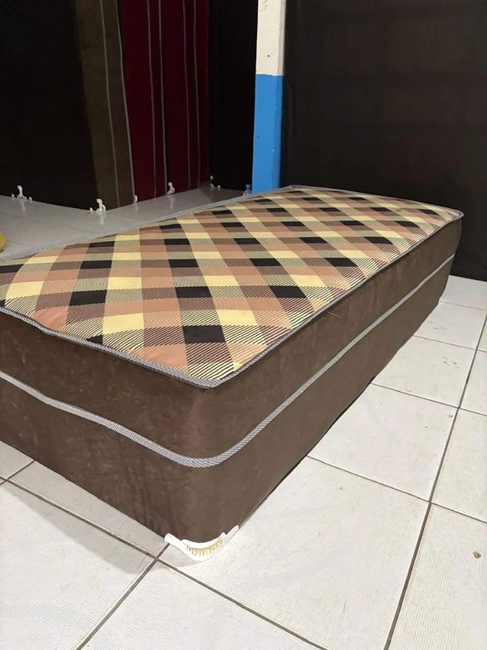 Cama de solteiro de mola