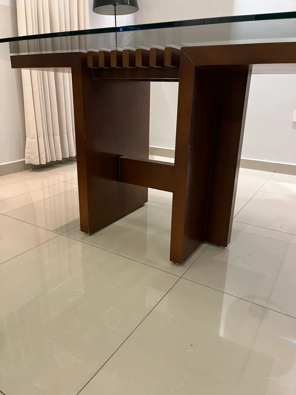 Mesa de jantar de vidro com pé de madeira maciça 1:80 x100 - Foto 4
