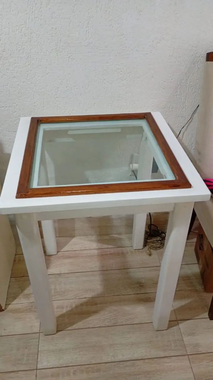 Vendo uma mesa com vidro de madeira laranjeiras e cedrinho  - Foto 4
