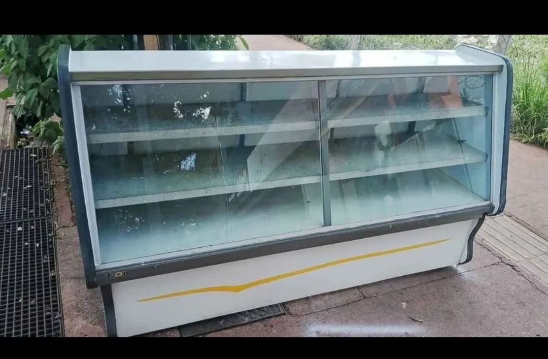 Balcão refrigerado, 185cm de comprimento, 127V, super conservado e com garantia - Ormifrio