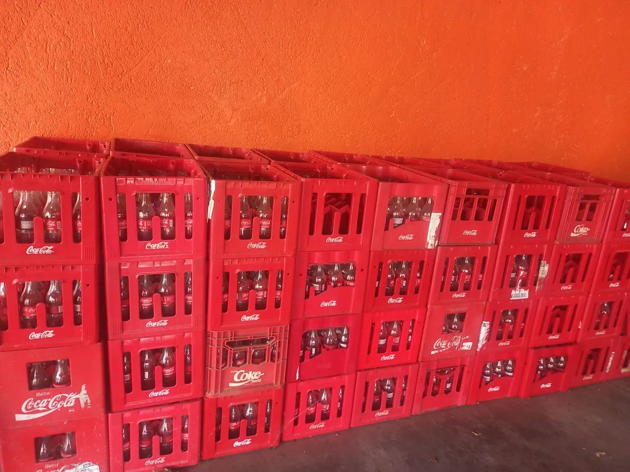 Engradado com Vasilhames de Coca Cola KS - Foto 2