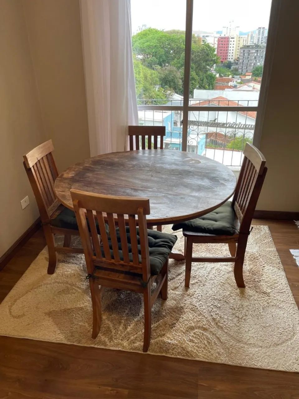 Conjunto mesa + 4 cadeiras + aparador  - Foto 2