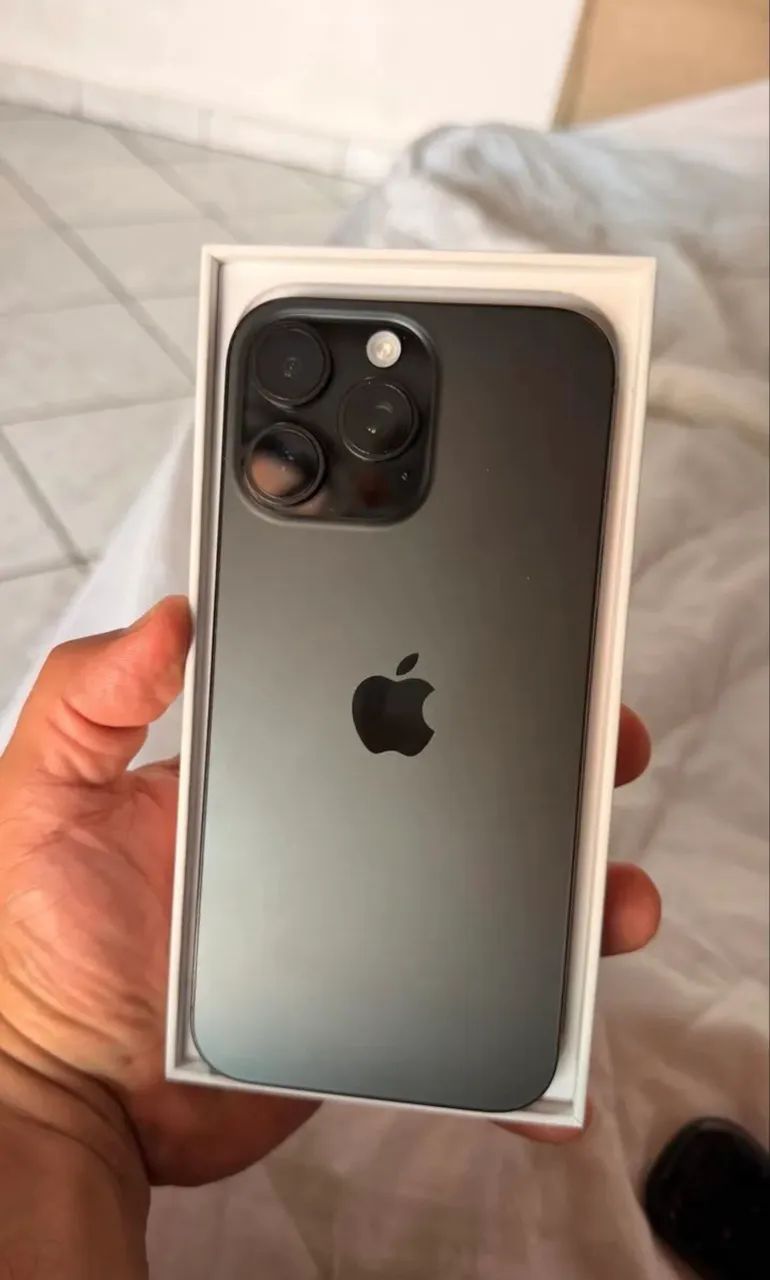 iPhone 16 pro Max 256g bateria 98% - Celulares e Smartphones