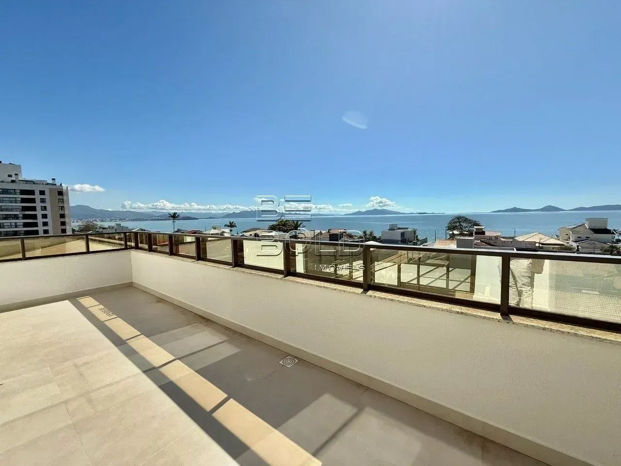 Cobertura duplex com vista mar no bairro Balneário
