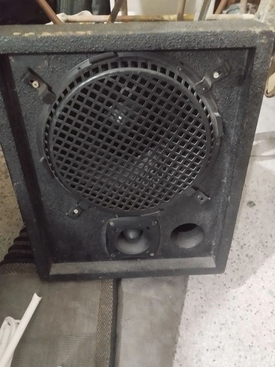 Caixa de som acústica 