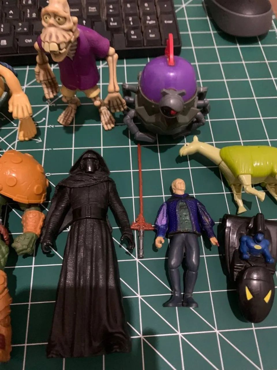 11 brinquedos por 80,00 reais bonecos diversos/ action figures - Foto 2