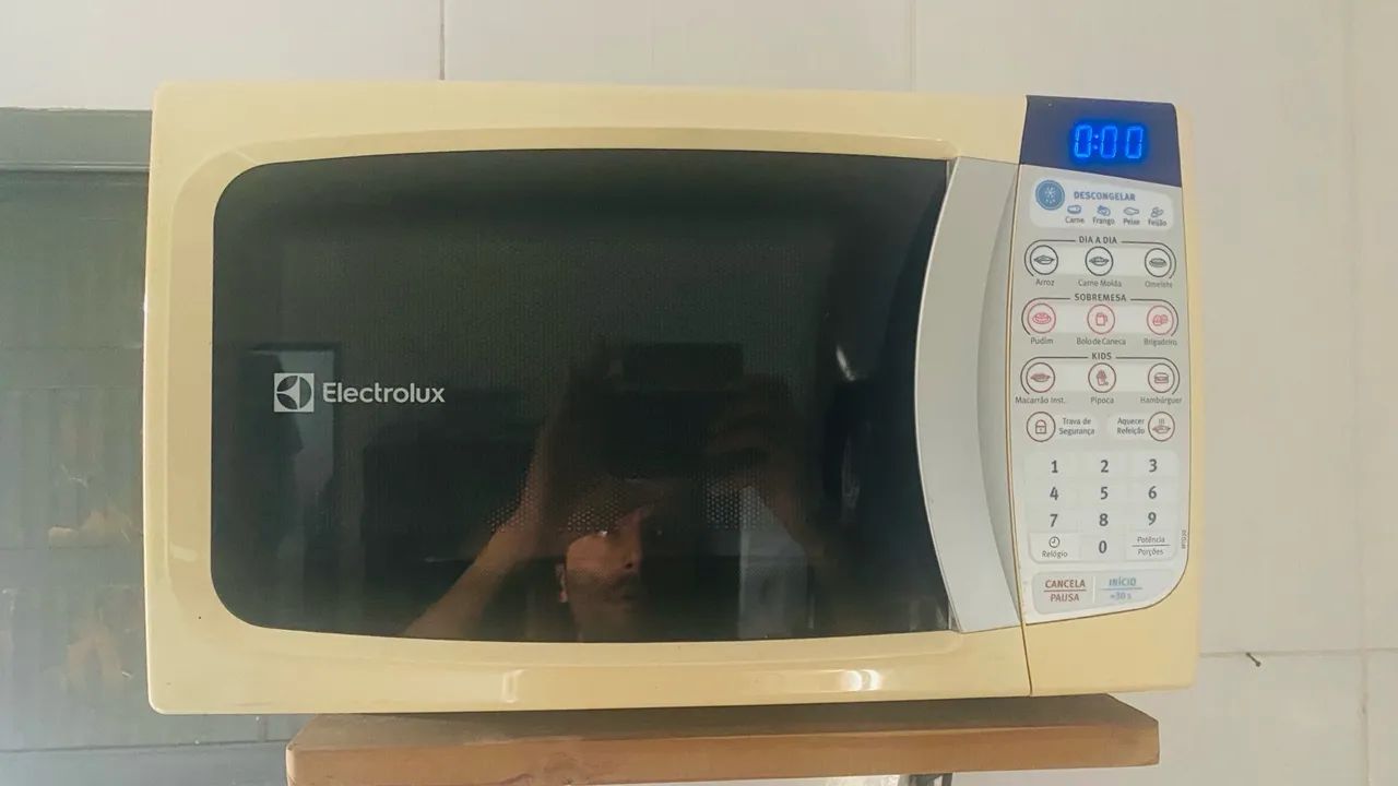 Microondas funcionando tudo 150$