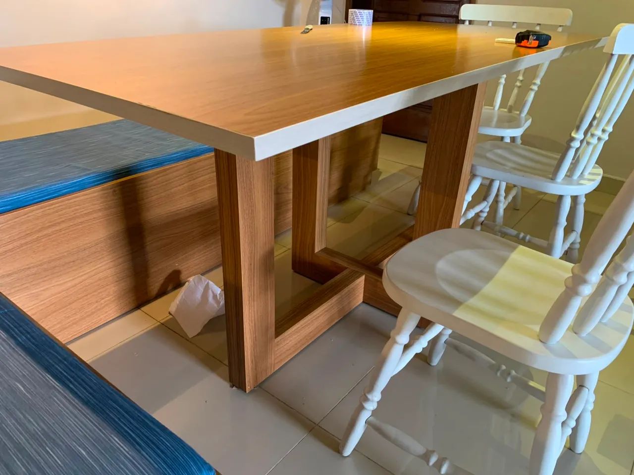 Mesa de Jantar 6 Lugares com Bancos Baú e Cadeiras - Excelente Estado - Foto 2