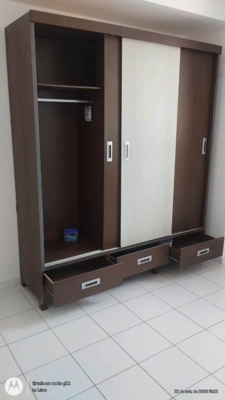 Guarda roupa 3 portas de correr em excelente estado  - Foto 2