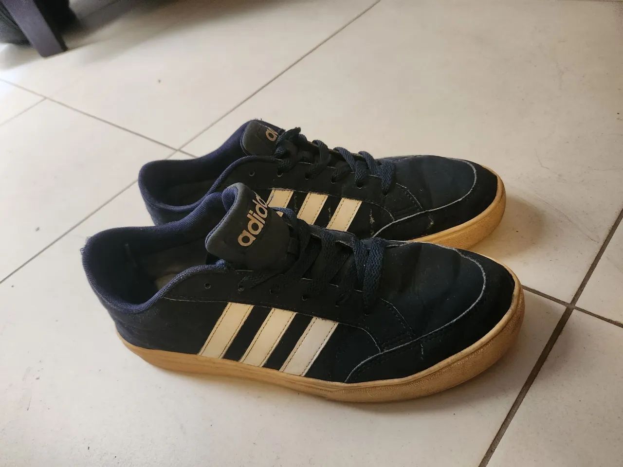 Tênis Adidas azul marinho  - Foto 2