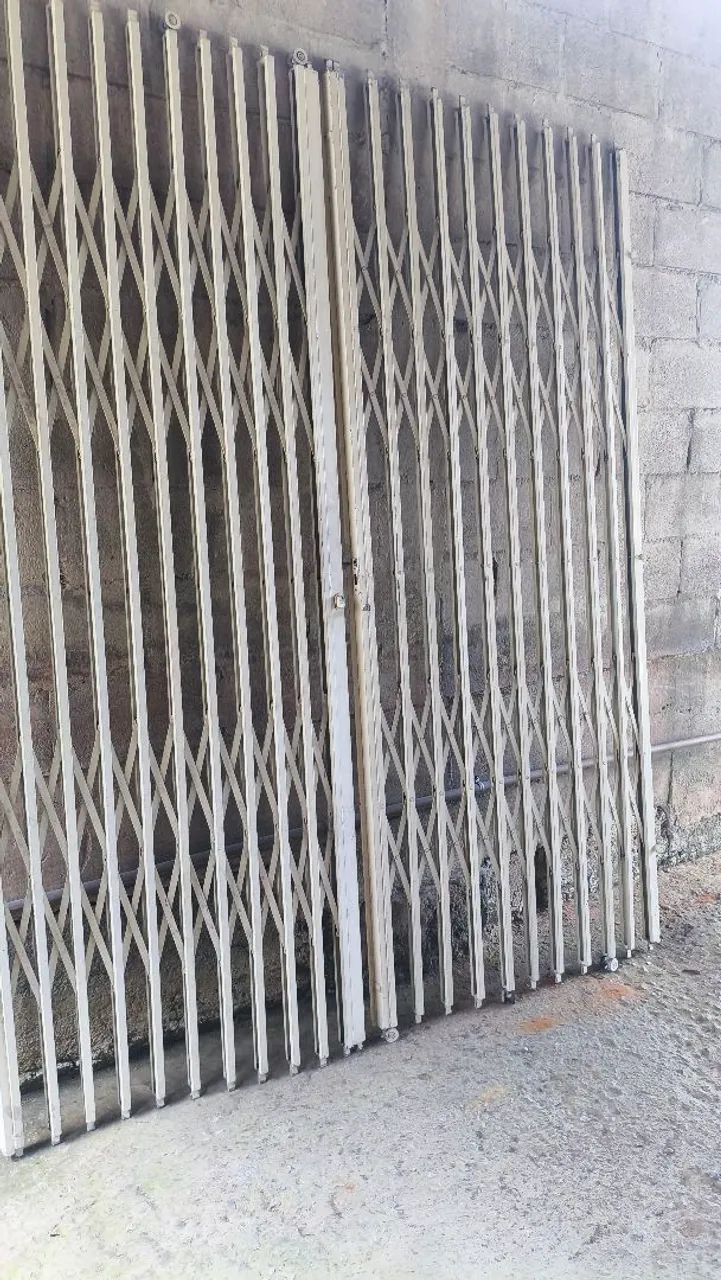 Porta sanfonada bem conservada  - Foto 2