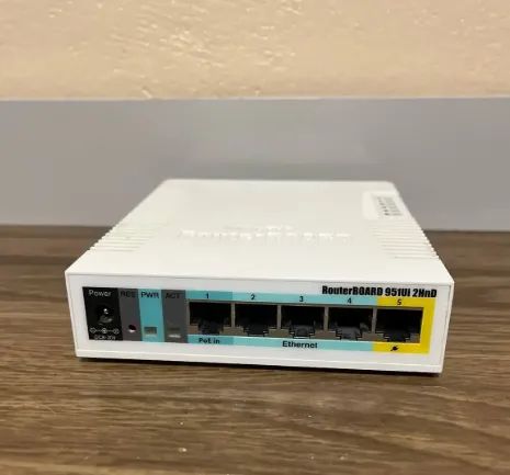 Roteador MikroTik RB951Ui-2HnD