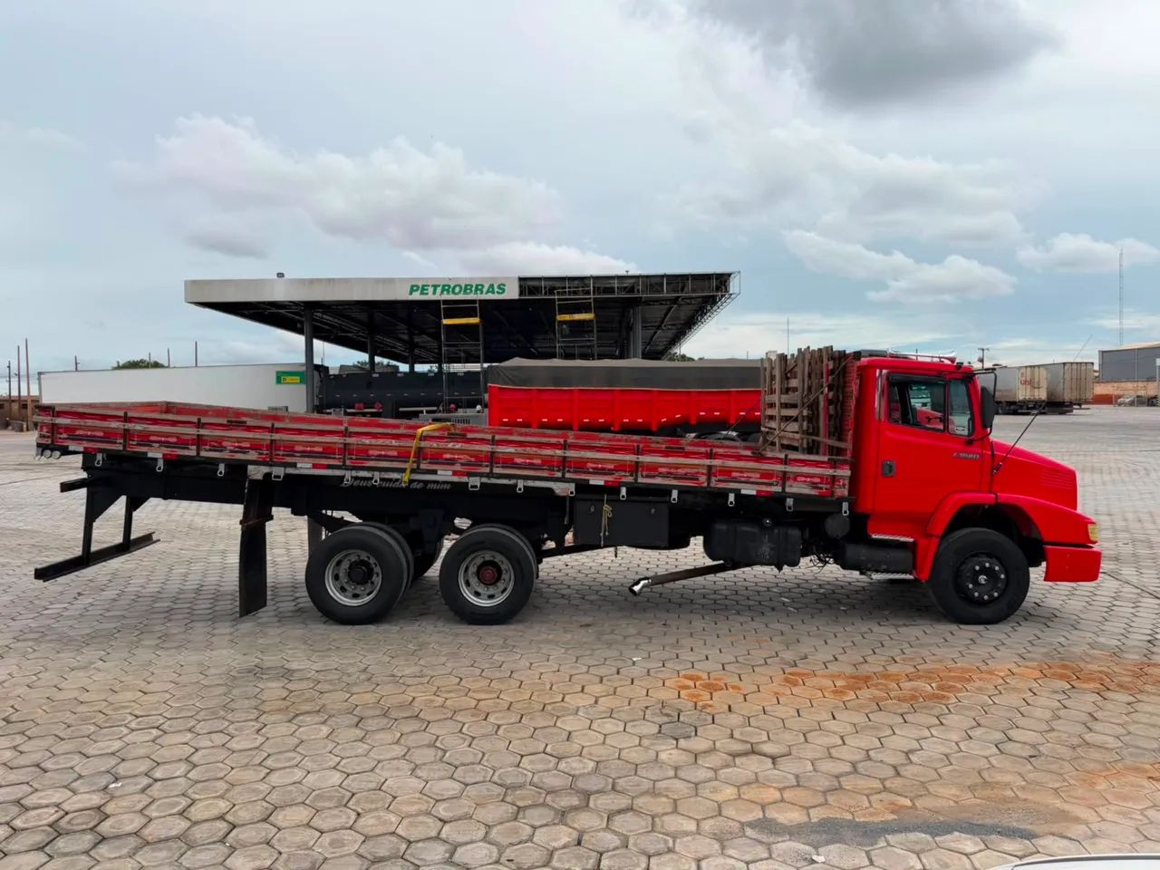 Vendo caminhão 16-20 