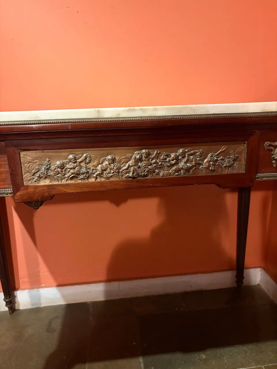 Mesa Estilo Luís XV com Mármore e Aplicações em Bronze - Foto 4