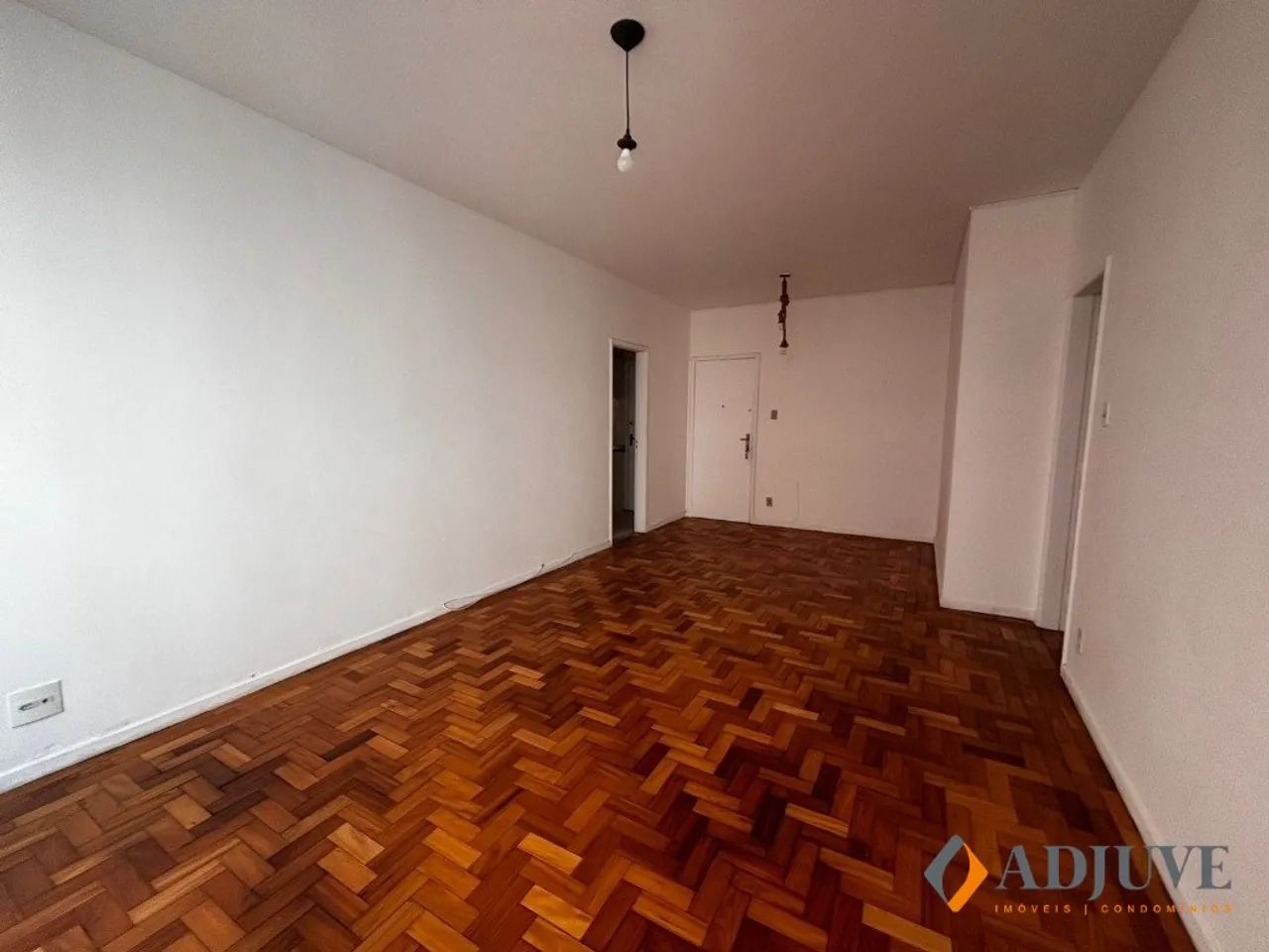 APARTAMENTO BEM ILUMINADO COM DOIS QUARTOS NO CENTRO - Foto 2