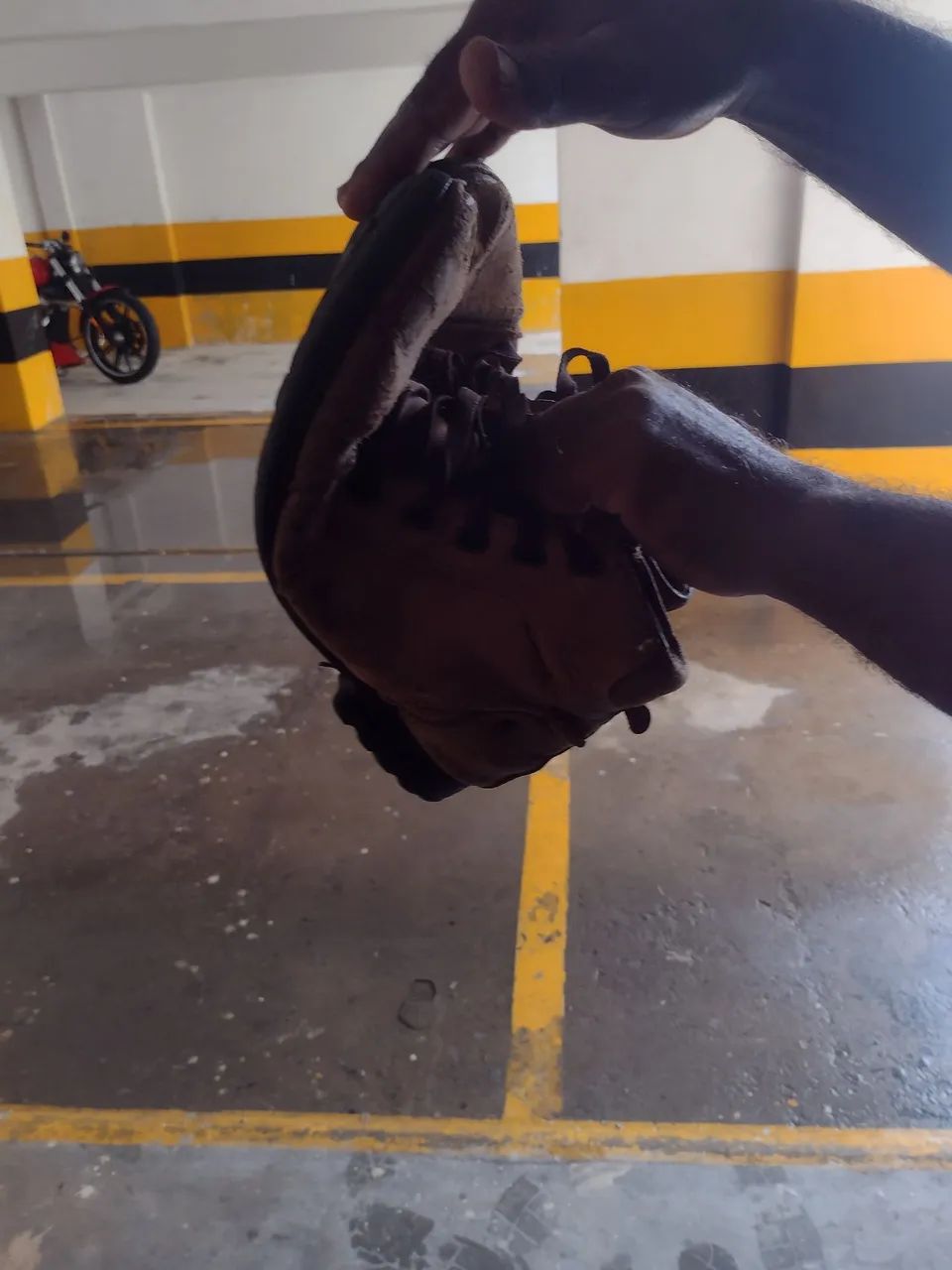 Bota de couro bem conservada  - Foto 5