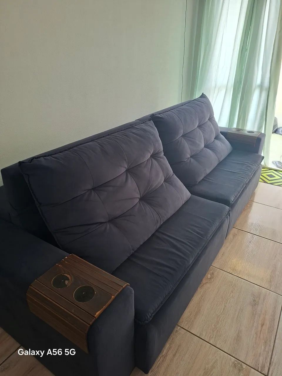 Sofa semi novo em bom estado.