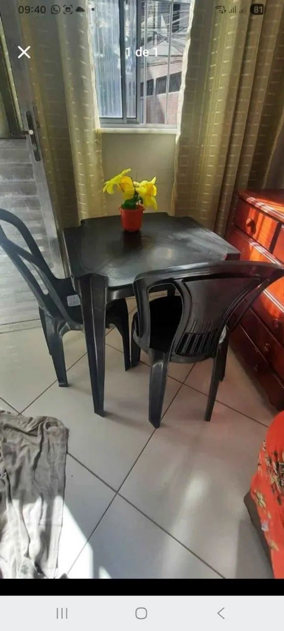 Mesa com duas cadeiras