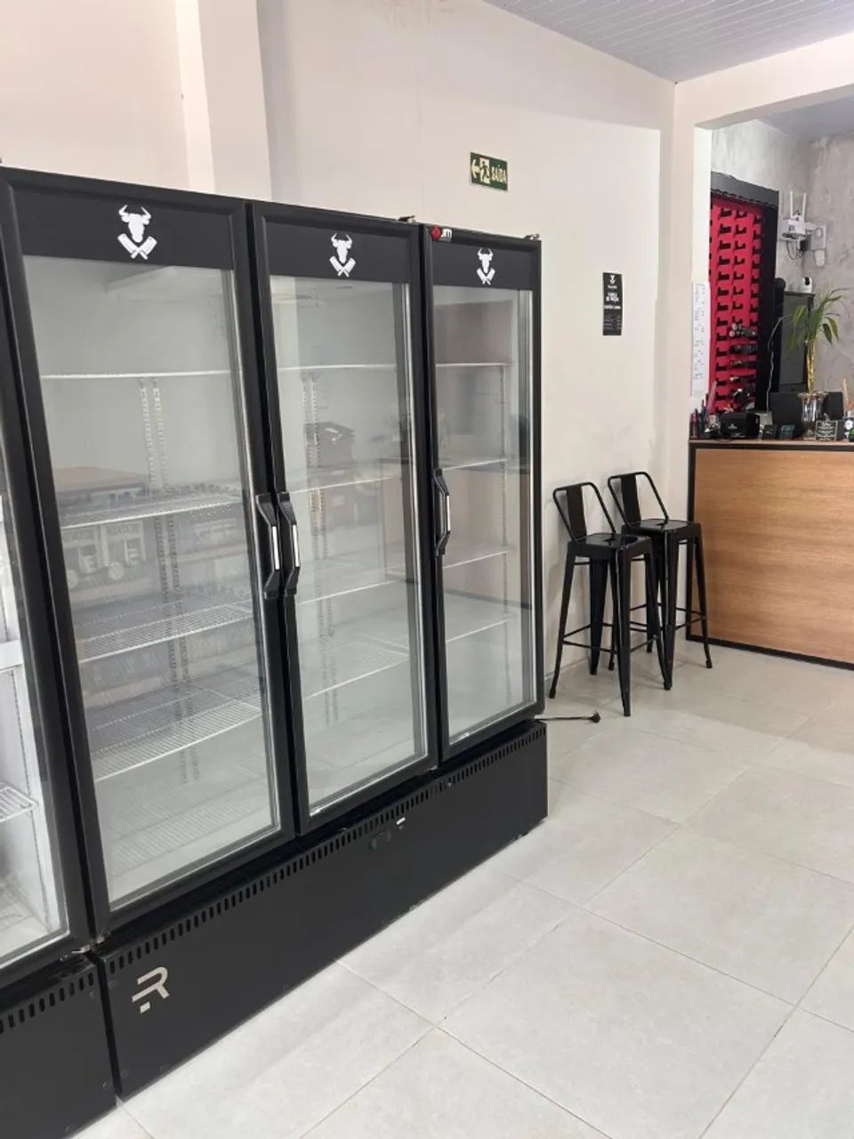 Expositor Auto Serviço 3 Portas Extra Frio Vanguard Refrimate 220V - Foto 4