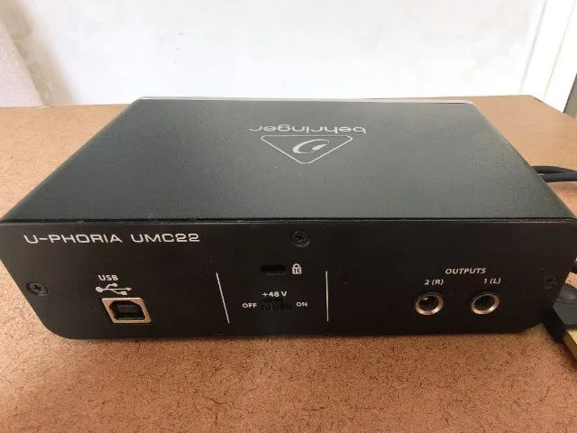 Interface de áudio Behringer UMC22 + cabo USB ? Novíssima - Foto 2