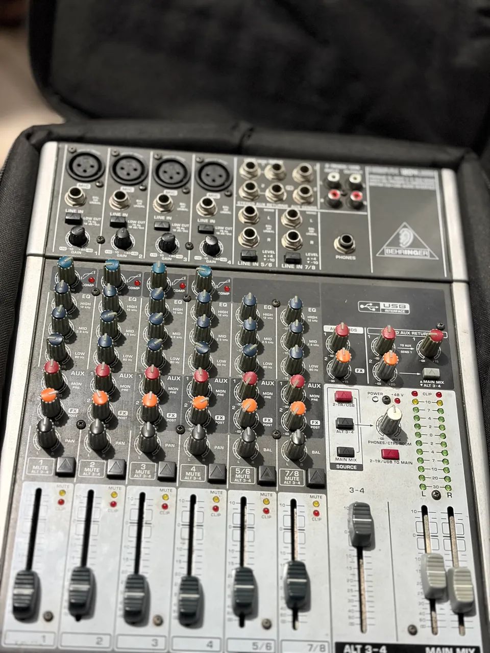Mesa Behringer  - Foto 3