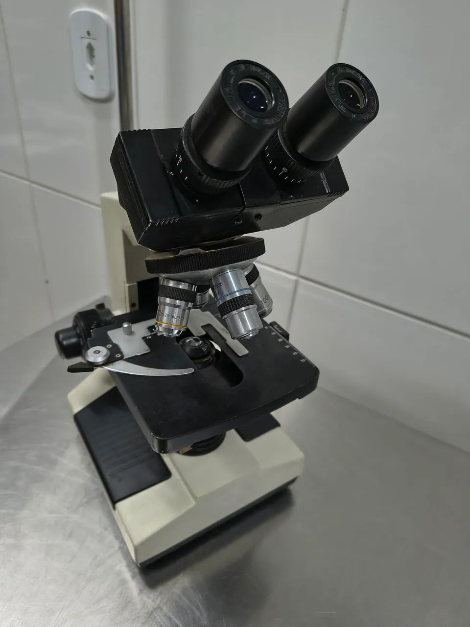 Microscópio binocular ótimo estado! - Foto 2