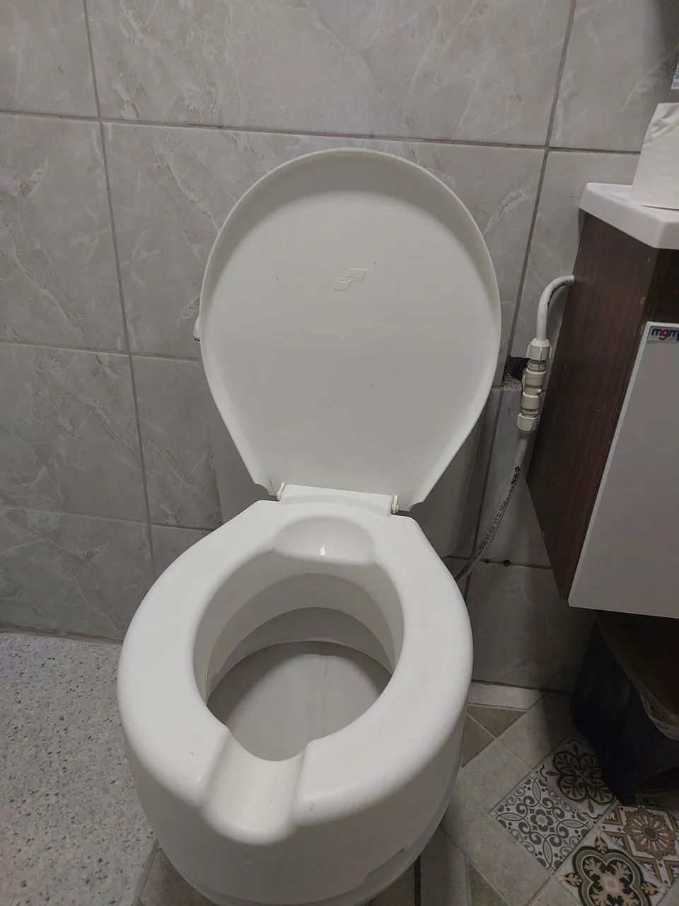 Assento elevado idoso 