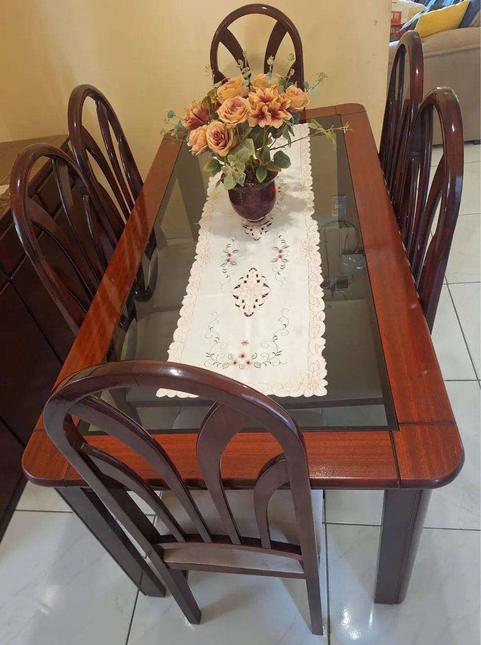 Sala de jantar 6 cadeiras madeira com tampo de vidro - Foto 2