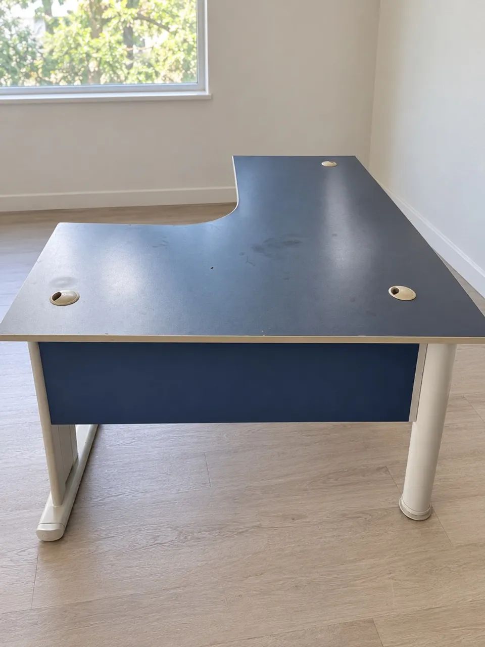 Mesa de escritório em L