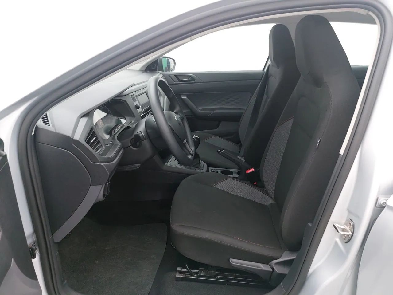 Volkswagen Polo Track 1.0 Flex 12V 5p, foto 16 de 18