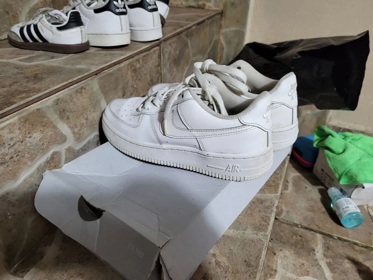 Tênis Nike Air Force 1 tam 35 - Foto 2