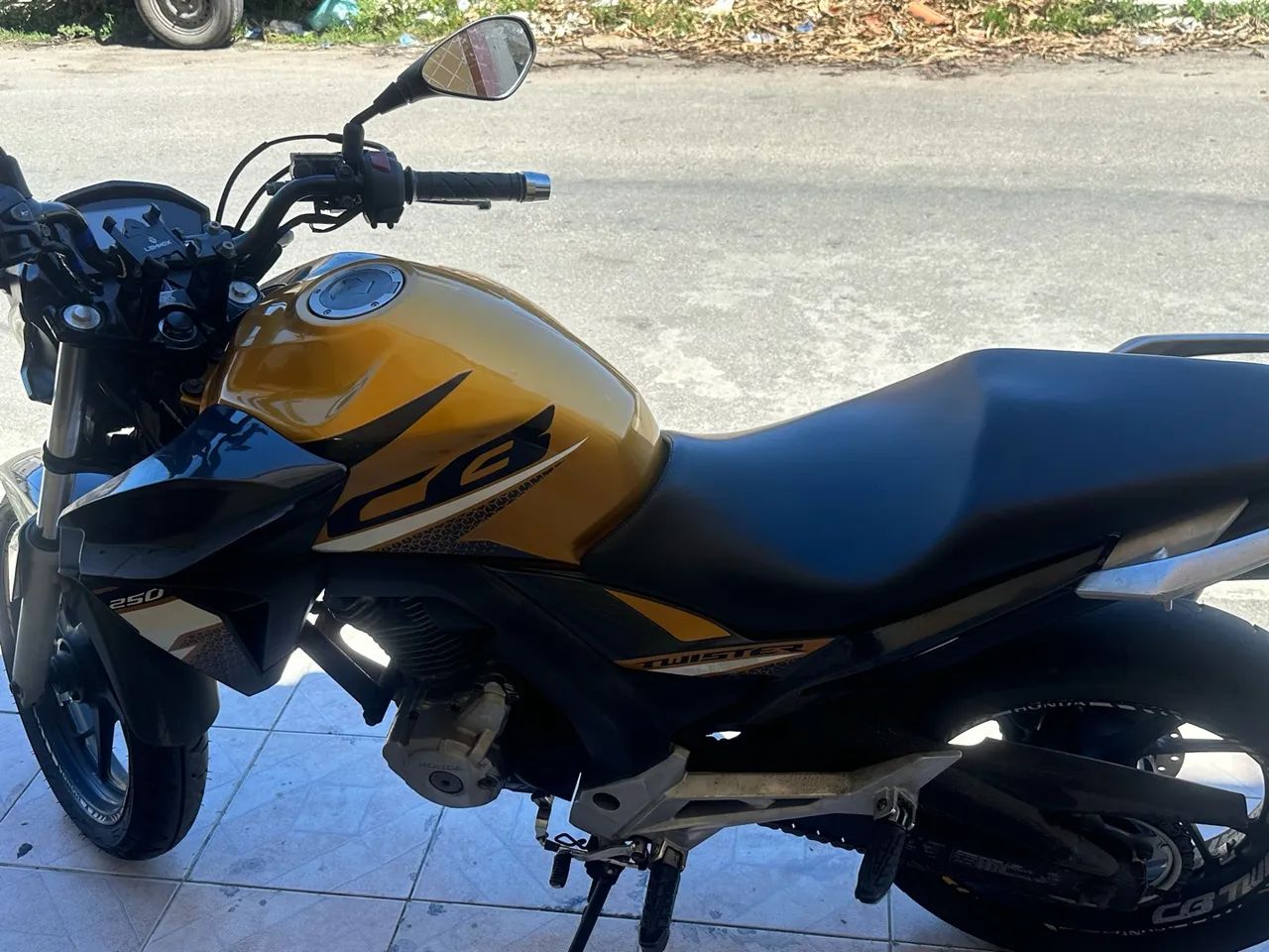 Cb Twistter 250 dourada - Foto 4