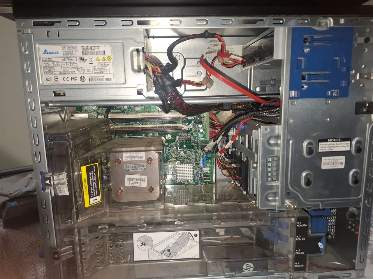 Servidor HP ProLiant ML310e Gen8 v2 