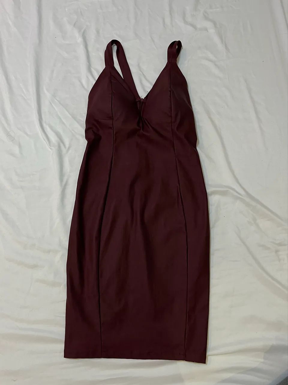 Vestido vermelho bordô