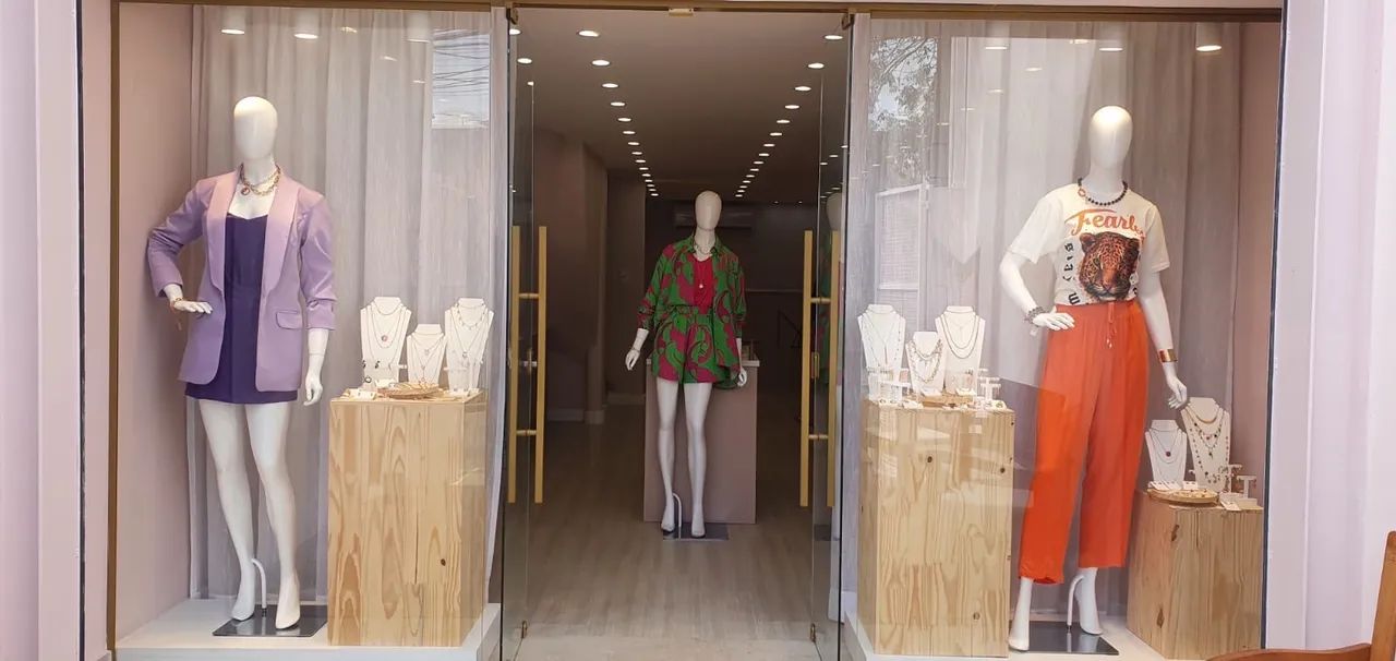 Vitrine de loja com porta e detalhes dourado  - Foto 3