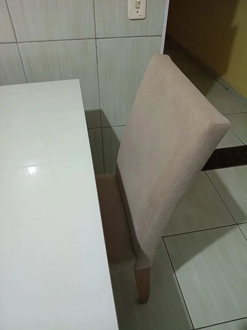 Mesa de jantar, 1 ano de uso em ótimo estado  - Foto 4