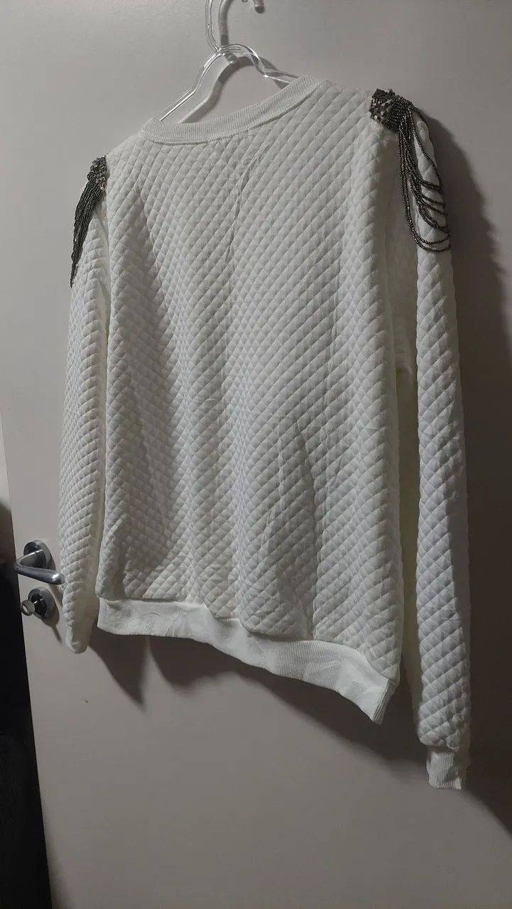 Blusa Matelassê com aplicação - Foto 4
