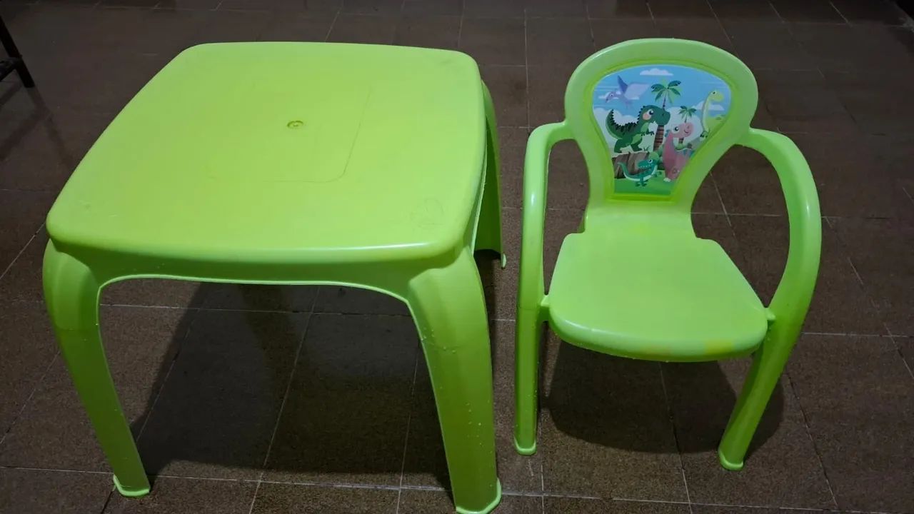 Mesinha e cadeira infantil