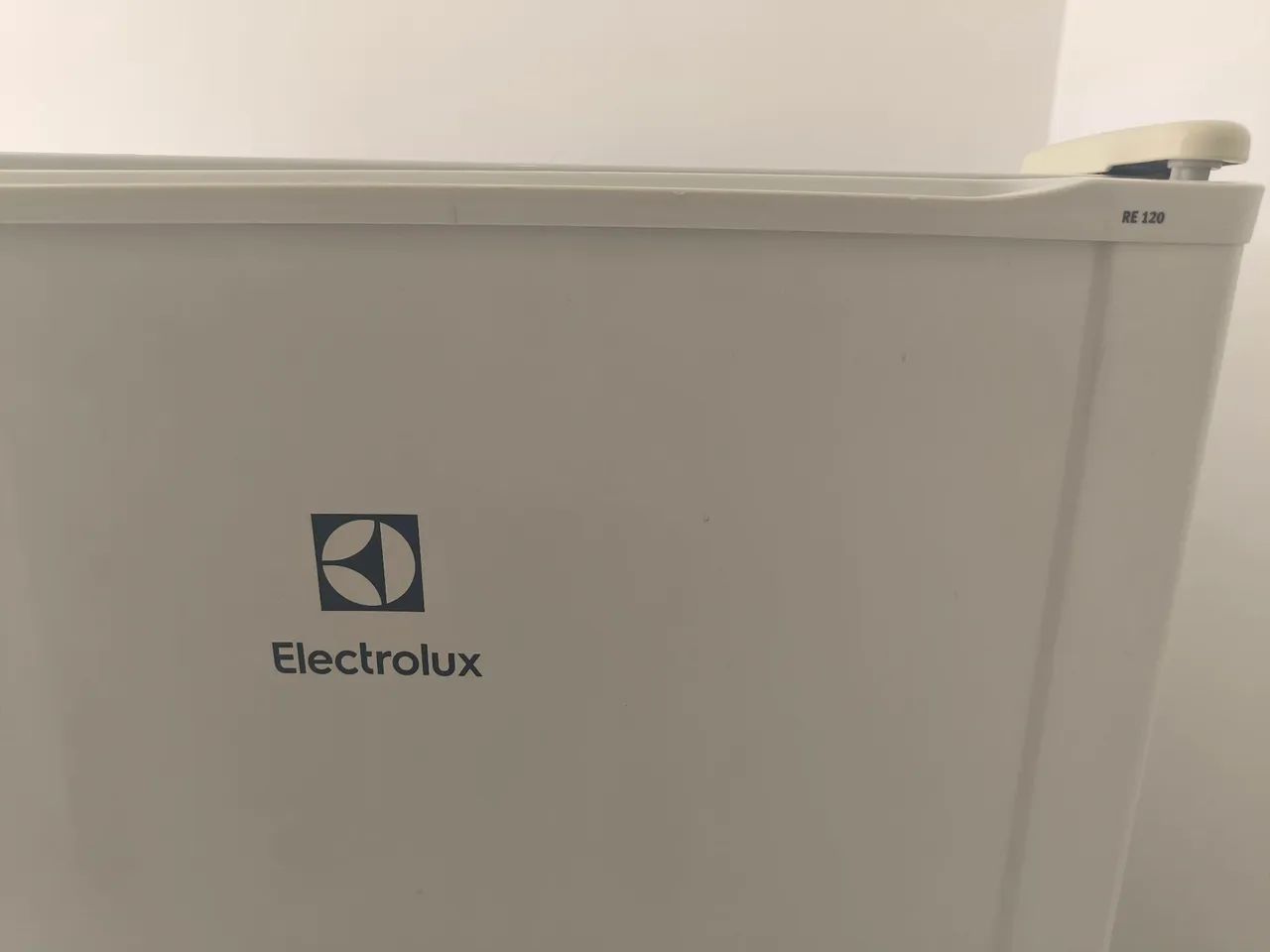 Frigobar Electrolux RE120 - Foto 2