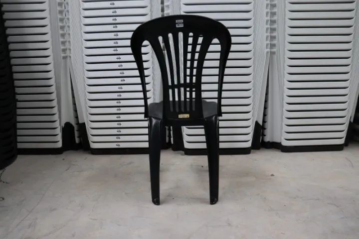Cadeira de plástico preta 182kg - Foto 5