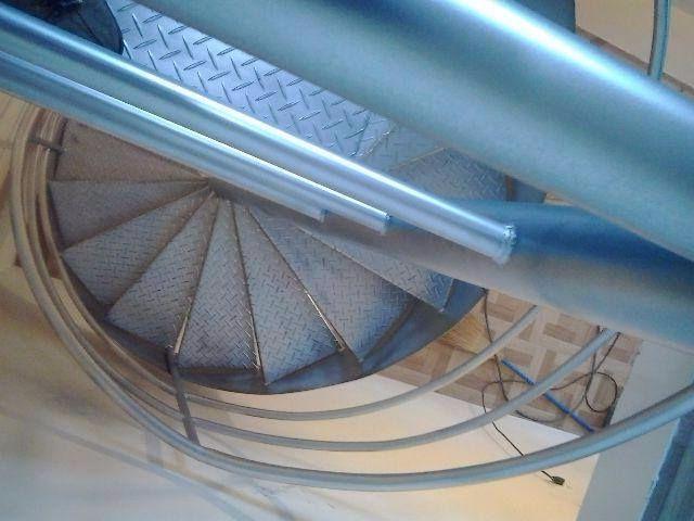 Escada caracol ( com corremäo e instalada) - Foto 5