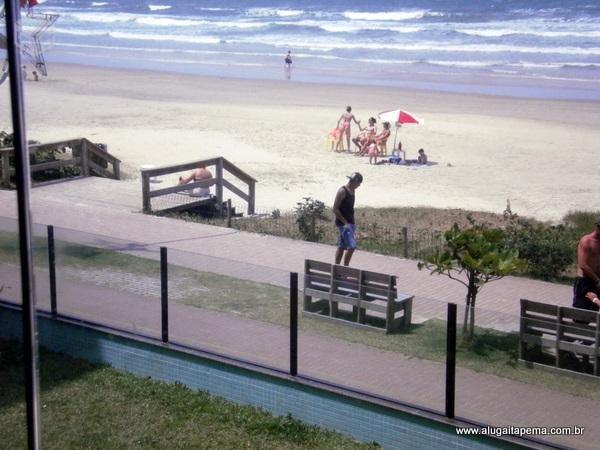 Apartamento Meia Praia 4 quartos com ar frente para praia