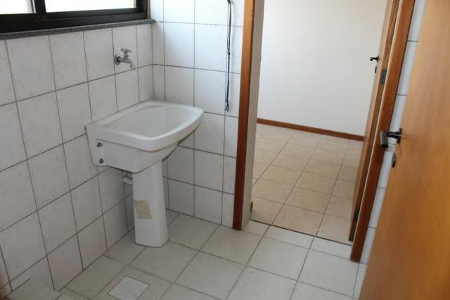 18317 - Apartamento com 3 dormitórios, sendo 1 suíte - 95 m²Centro - Foto 11